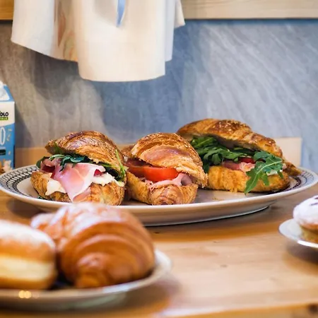 La Casa Del Sole Nocleg ze śniadaniem 4*